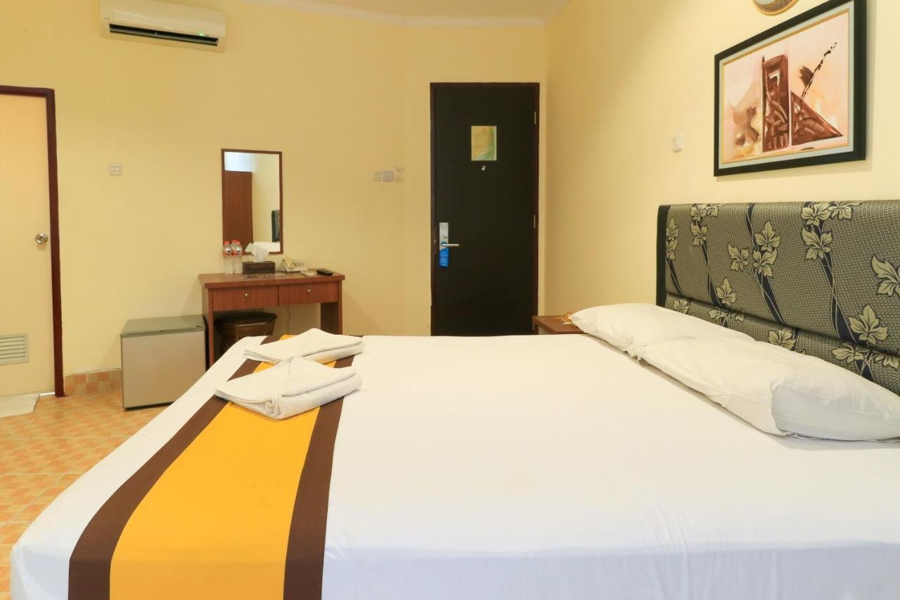 Al-Badar Hotel Syariah Макасар Экстерьер фото