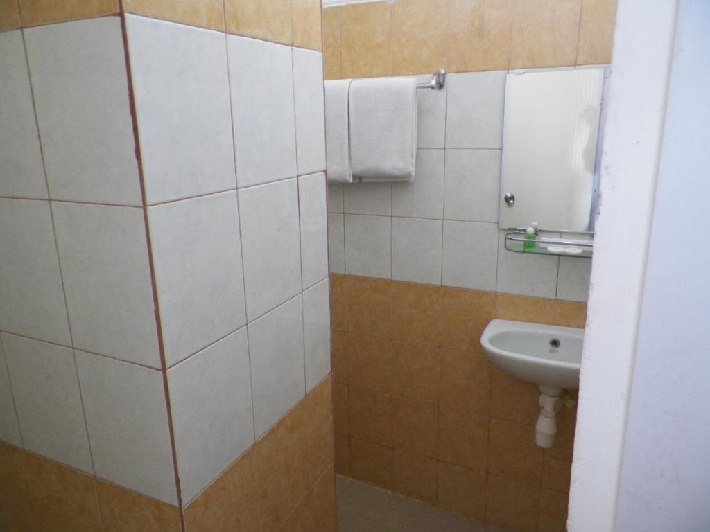 Al-Badar Hotel Syariah Макасар Экстерьер фото