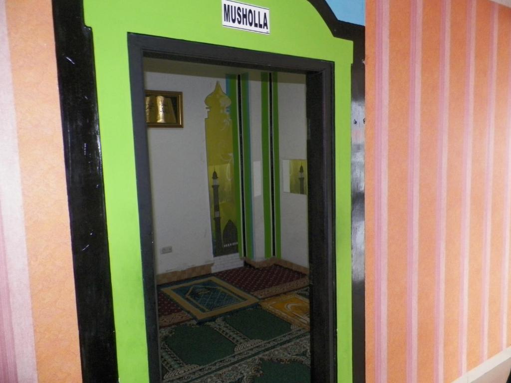 Al-Badar Hotel Syariah Макасар Экстерьер фото